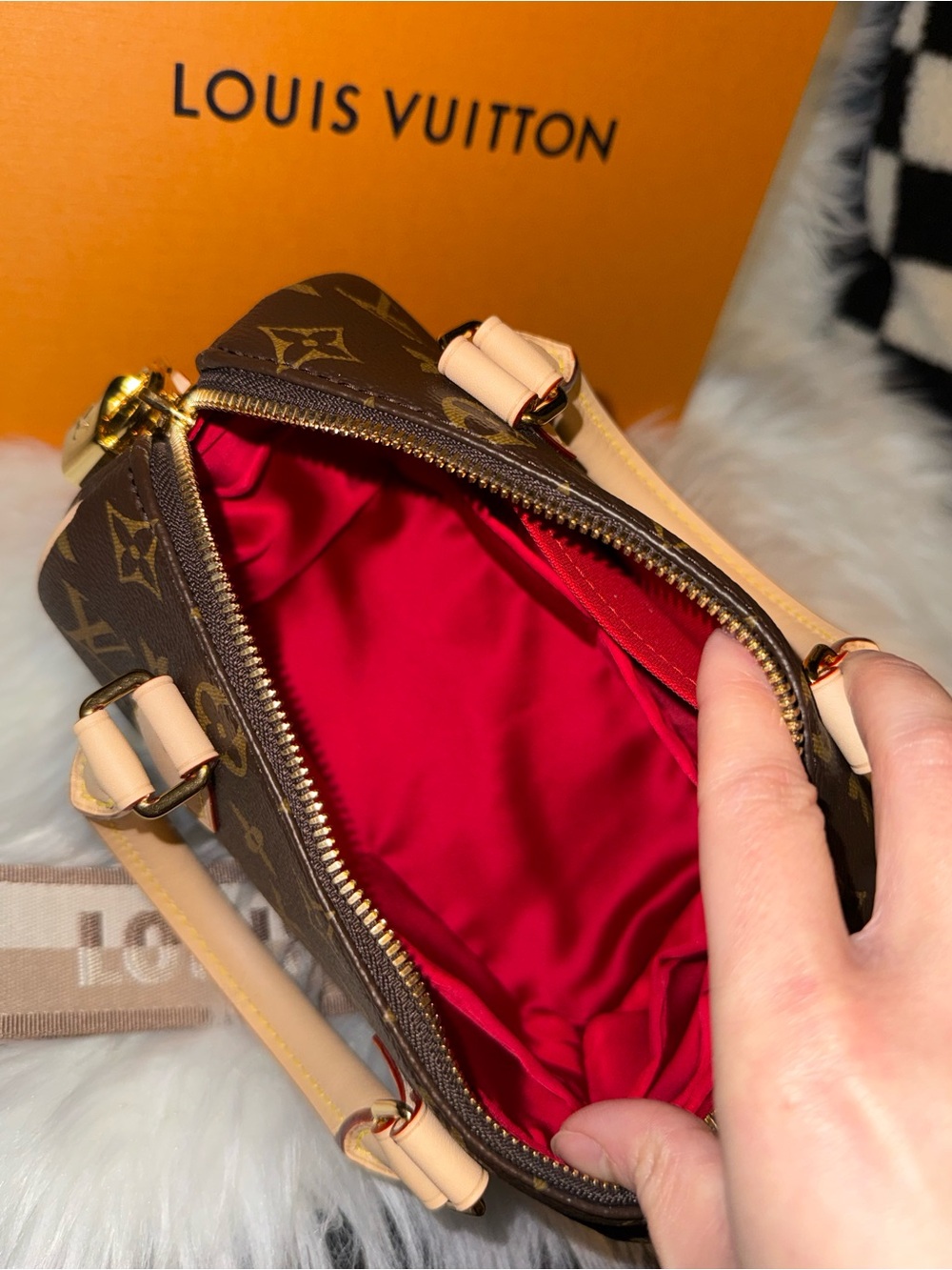 Louis Vuitton Brown Monogram Speedy 20 - Picture 6 of 10